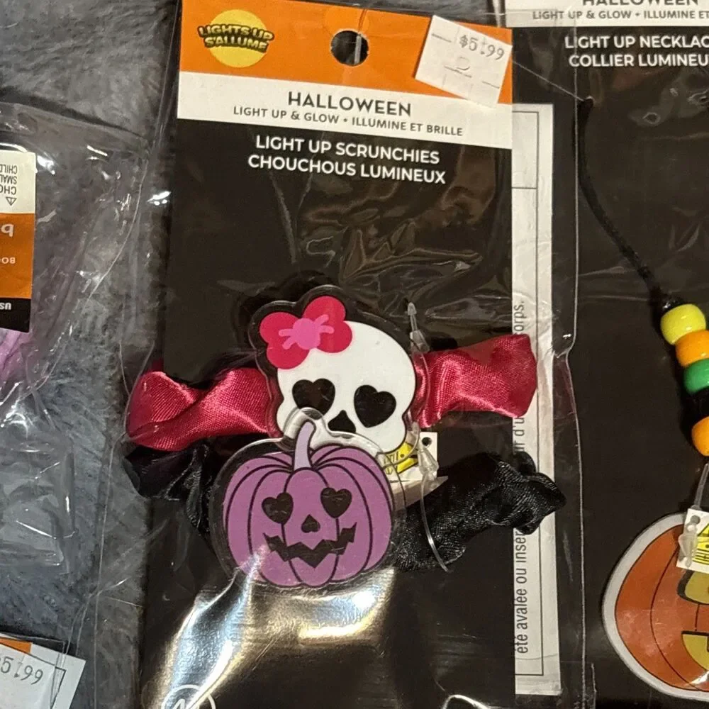 Lot of 29 Halloween Light Up Necklaces Jewelry Wands Party Favor Prize Classroom